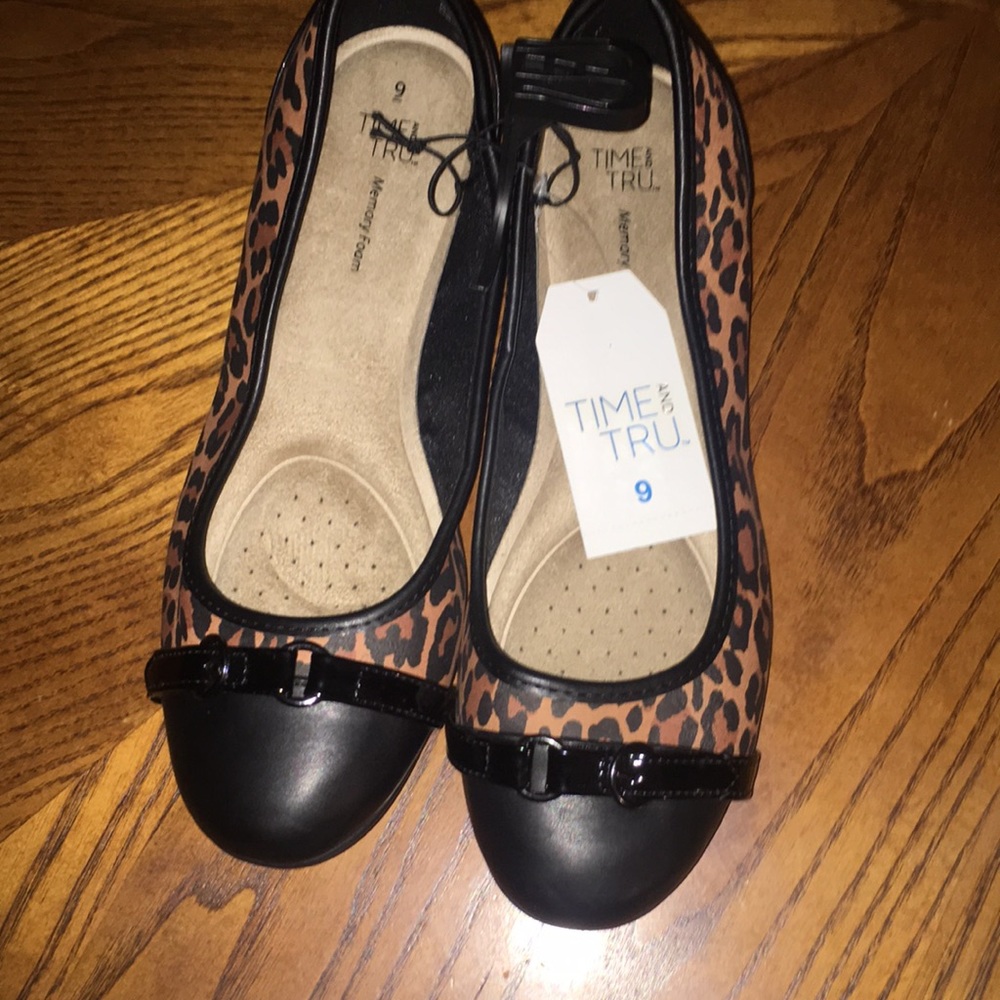 Women shoes size 9 leopard